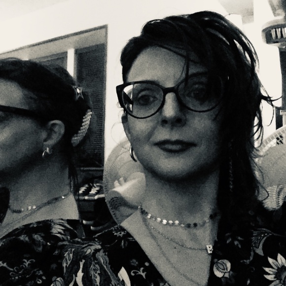 Meet Your Posher - Picture 1 of 13